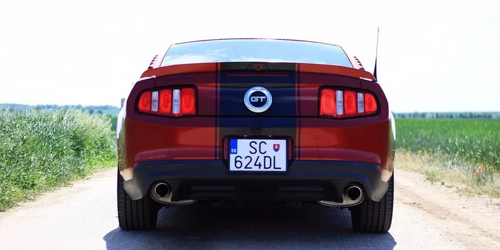 Vzrušujúca jazda na Forde Mustang GT