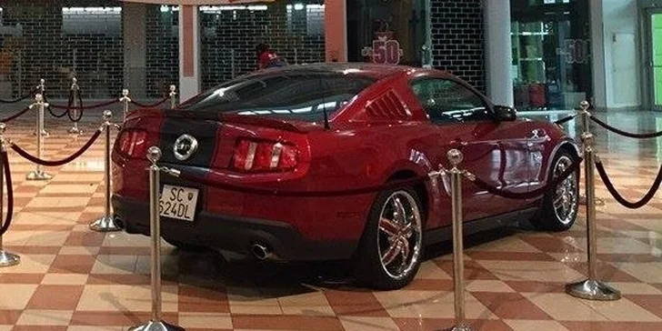 Vzrušujúca jazda na Forde Mustang GT