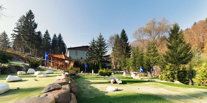 Aktívna letná dovolenka s minigolfom v novom rezorte Villa 27 v prekrásnom Tajove, deti do 4 rokov zdarma!