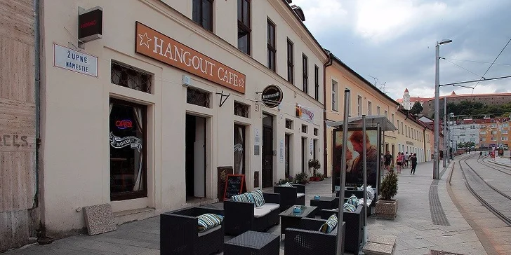 Populárne miešané drinky v Hangout café na Župnom námestí
