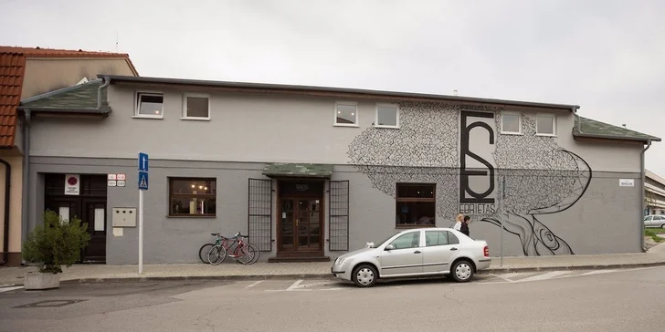 Hovädzí burger a domáce hranolčeky od profesionálneho šéfkuchára, ktorý spolupracoval aj s Jamiem Oliverom!