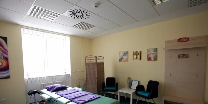 Aromaterapeutická masáž Raindrop alebo masáž lávovými kameňmi