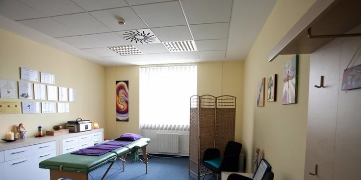Aromaterapeutická masáž Raindrop alebo masáž lávovými kameňmi