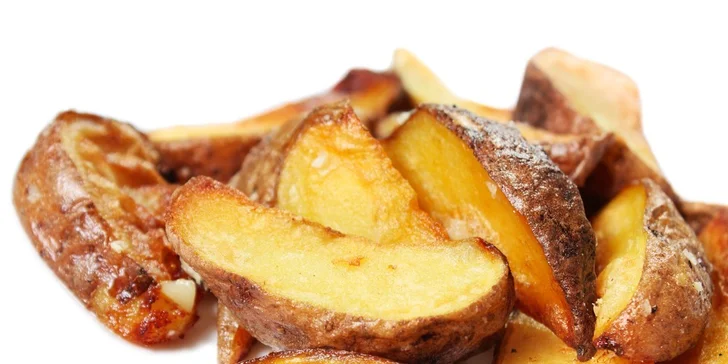 Skvelý domáci, bohato obložený hovädzí burger s americkými zemiakmi