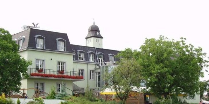 Romantický jarný pobyt v **** Hoteli AGATKA Bratislava s jazdou na koni alebo lekciou golfu, dieťa do 12 rokov ubytovanie ZDARMA!