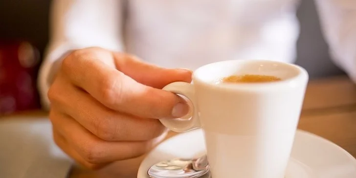Espresso či čokoládové alebo karamelové Latte Machiatto, ktoré zaručene povzbudí