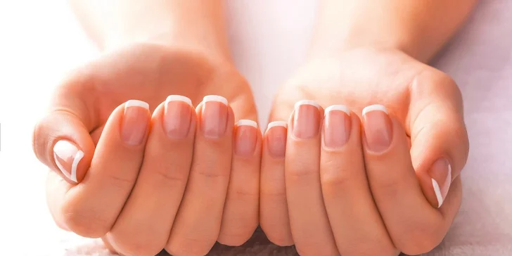 Wellness manikúra alebo trvácny gél lak