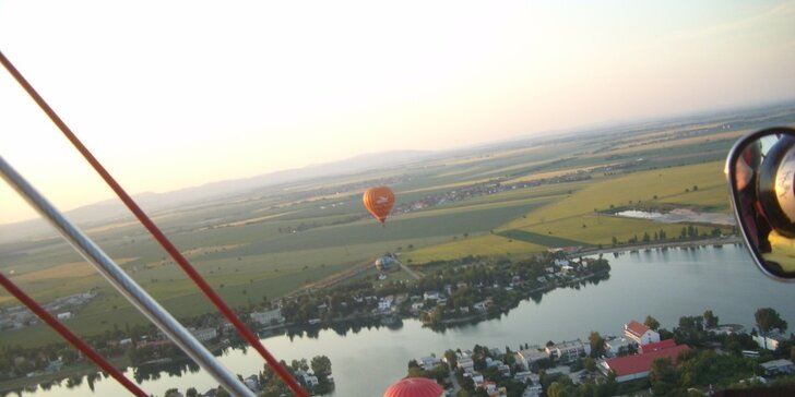 Motorový paragliding tandem - vyhliadkový let Airchopperom, okolie Trenčín alebo Bratislava