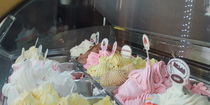 Schlaďte sa a namiešajte si balenie podľa vlastnej chuti! Balkánska zmrzlina v Paradiso cafe