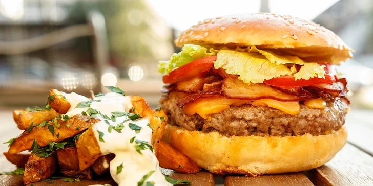 Hovädzí burger a domáce hranolčeky od profesionálneho šéfkuchára, ktorý spolupracoval aj s Jamiem Oliverom!
