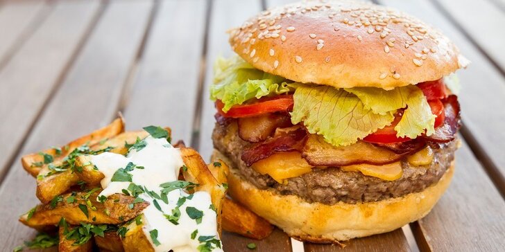 Hovädzí burger a domáce hranolčeky od profesionálneho šéfkuchára, ktorý spolupracoval aj s Jamiem Oliverom!