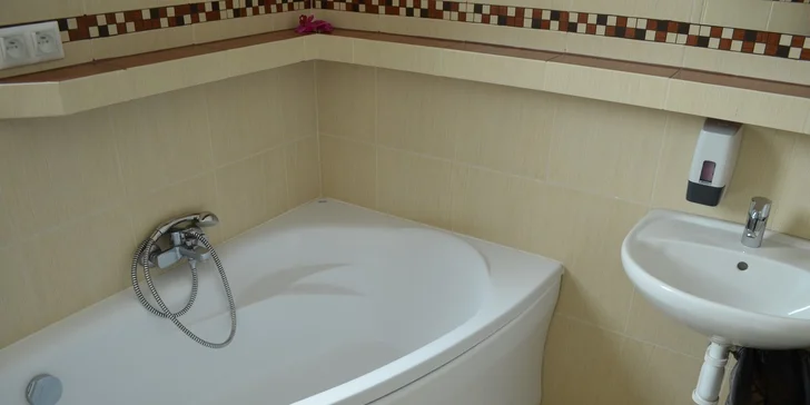 Pobyt v Relax centre Opatovce nad Nitrou pre dvoch s raňajkami a neobmezeným vstupom do wellnessu