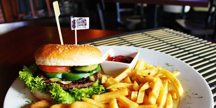 Skvelé hamburgery s hranolčekmi a cibuľovými krúžkami v Starom Meste