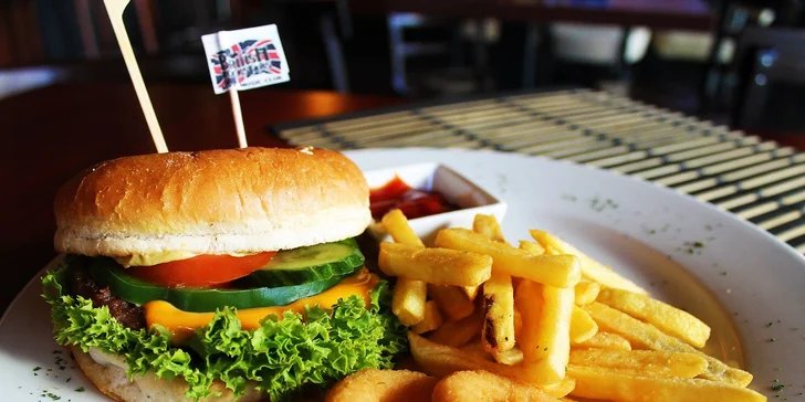 Skvelé hamburgery s hranolčekmi a cibuľovými krúžkami v Starom Meste