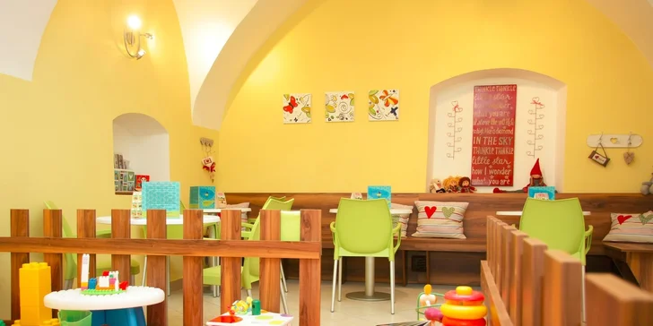 Osviežujúca limonáda, lahodná káva a vstup do detského kútika plného hračiek