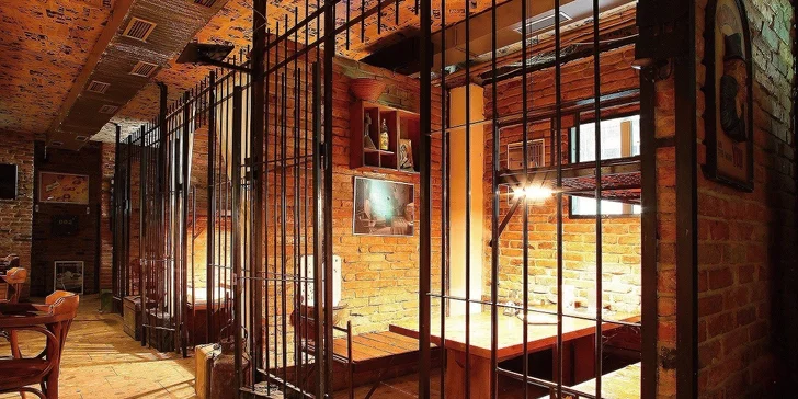 2 x pizza podľa vlastného výberu v štýlovom väzení Alcatraz