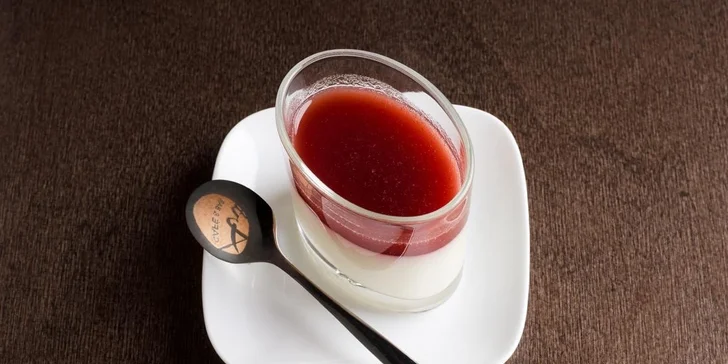 8 druhov káv a čoko mouse, panna cotta alebo cheese cake
