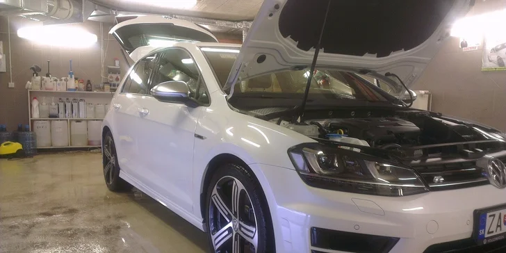 Ručné umytie auta a konzervovanie laku v Car RP Wash