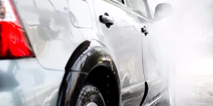 Ručné umytie auta a konzervovanie laku v Car RP Wash