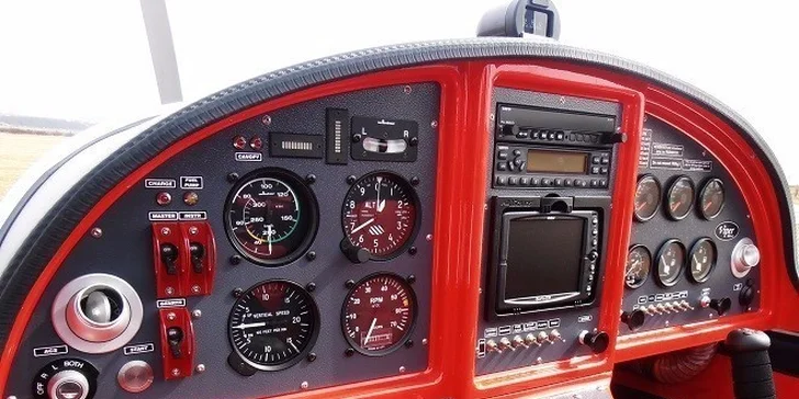 Let lietadlom Viper SD4 s možnosťou pilotovania