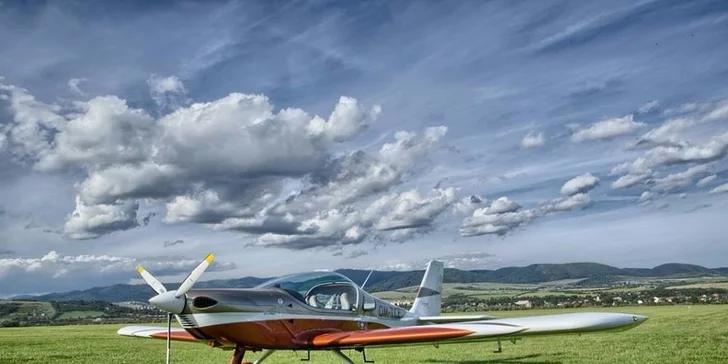 Let lietadlom Viper SD4 s možnosťou pilotovania