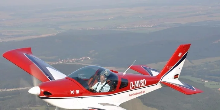 Let lietadlom Viper SD4 s možnosťou pilotovania