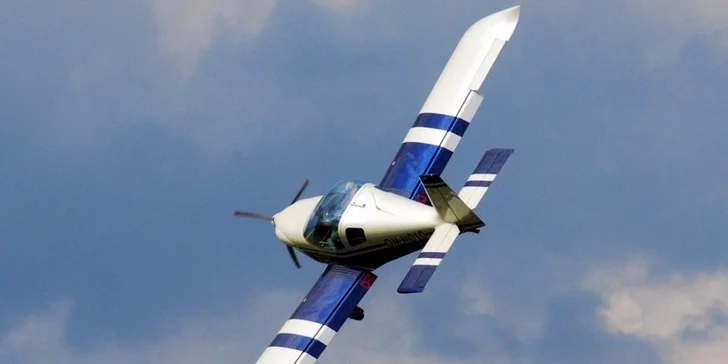 Let lietadlom Viper SD4 s možnosťou pilotovania