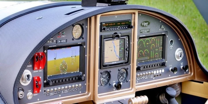 Let lietadlom Viper SD4 s možnosťou pilotovania