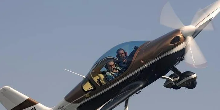 Let lietadlom Viper SD4 s možnosťou pilotovania