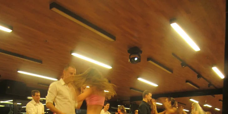 Kurzy spoločenských tancov pre dospelých a ACROYOGA