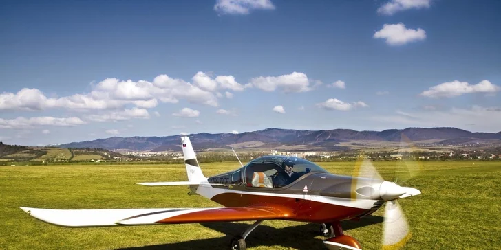 Let lietadlom Viper SD4 s možnosťou pilotovania
