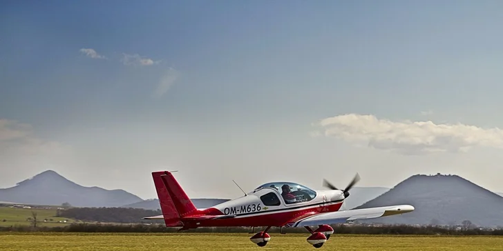 Let lietadlom Viper SD4 s možnosťou pilotovania