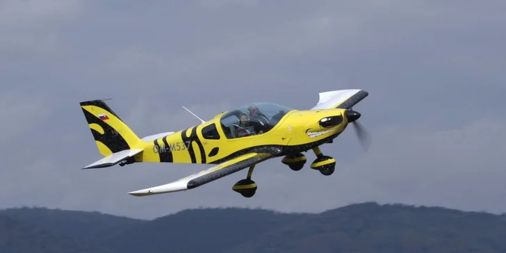 Let lietadlom Viper SD4 s možnosťou pilotovania