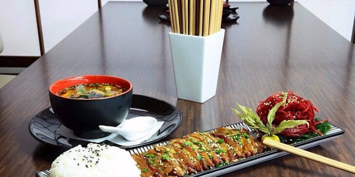 Tradičná japonská polievka a kačka Teriyaki v OSAKA Sushi Bare