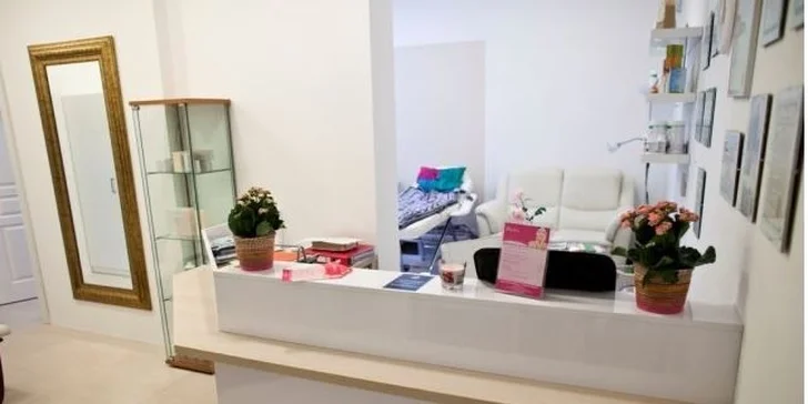 Klasická manikúra a relaxačná masáž rúk