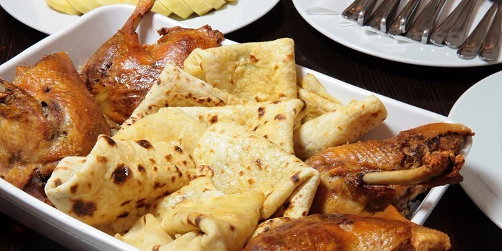 Poriadna gurmánska nádielka pre min. 4 osoby: kačica, lokše, knedle, kapusta a jablkové pyré