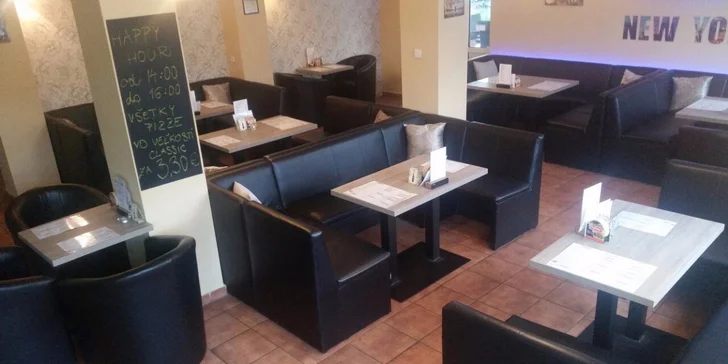 Chrumkavá pizza podľa vlastného výberu - zľavy až do 55 %!