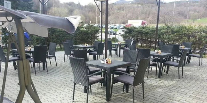 Chrumkavá pizza podľa vlastného výberu - zľavy až do 55 %!