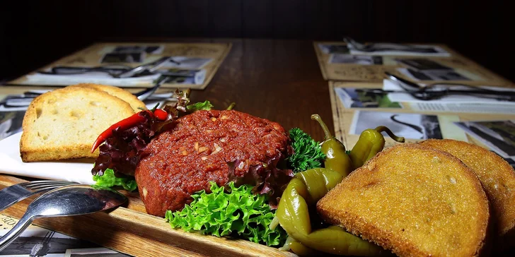 Poriadny tatarák pre 1 či 2 osoby s hriankami a cesnakom – presne, ako to má byť!