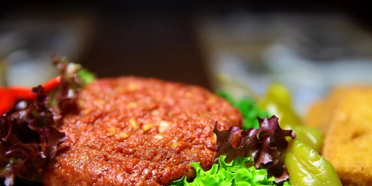 Poriadny tatarák pre 1 či 2 osoby s hriankami a cesnakom – presne, ako to má byť!