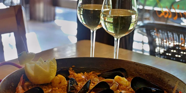 Pravá španielska paella de marisco alebo de pollo