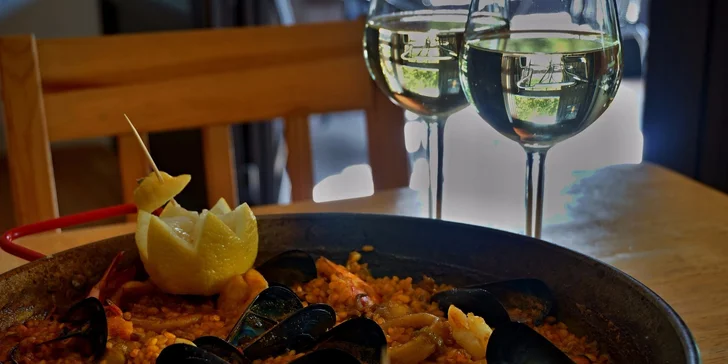 Pravá španielska paella de marisco alebo de pollo