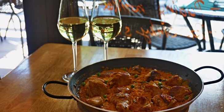 Pravá španielska paella de marisco alebo de pollo