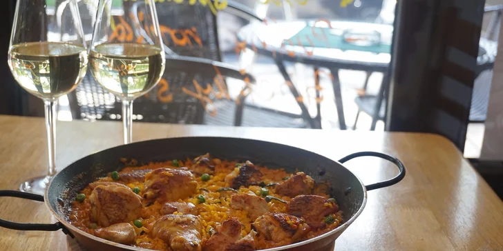 Pravá španielska paella de marisco alebo de pollo
