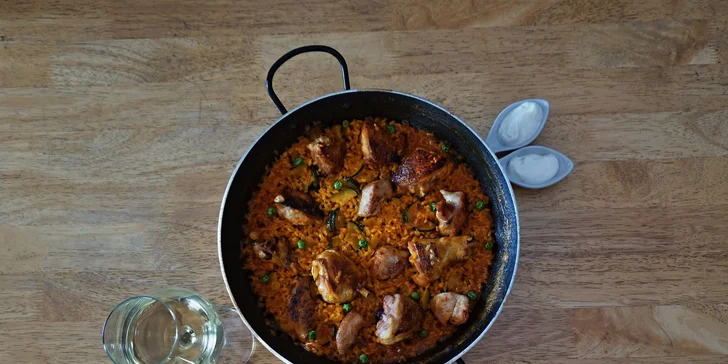 Pravá španielska paella de marisco alebo de pollo