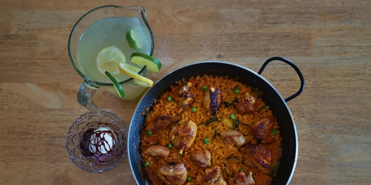 Pravá španielska paella de marisco alebo de pollo