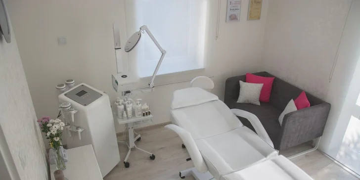 Mikrodermabrázia a mezoterapeutické zapravenie kyseliny hyalurónovej