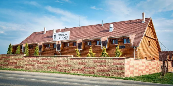 Pobyt v PENZIÓNE U VINÁRA s polpenziou, degustáciou vína a wellness. Kačacie hody a burčiak