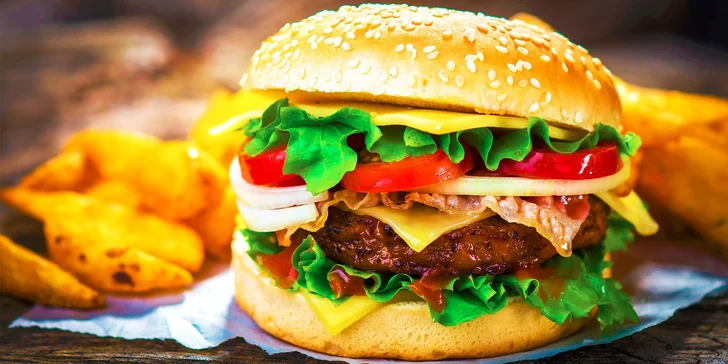 5 druhov burgerov na výber, domáce hranolčeky a nápoj