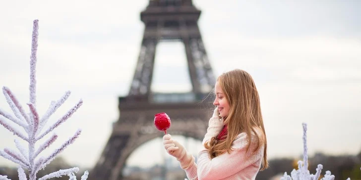 Silvestrovský Paríž v polnočných svetlách jedinečného veľkomesta